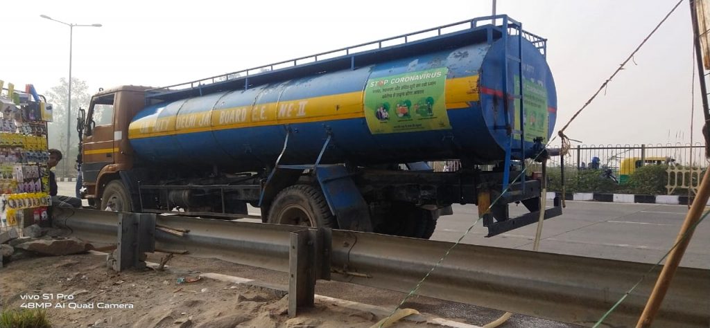 water tanker signature bridge refugee camp delhi